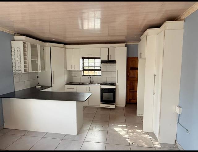 3 BEDROOM HOUSE FOR SALE IN NOMZAMO